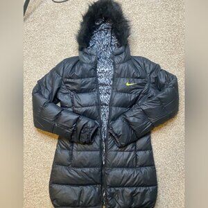 Reversible Nike women’s jacket with fur hood